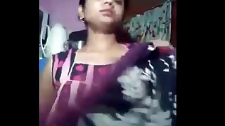 Indian giving tits aunt removing infront of cam